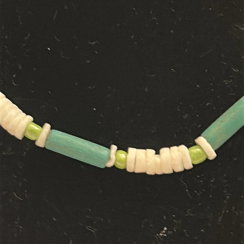 Turquoise and White colored Beaded Necklace 16’ - Picture 2 of 5